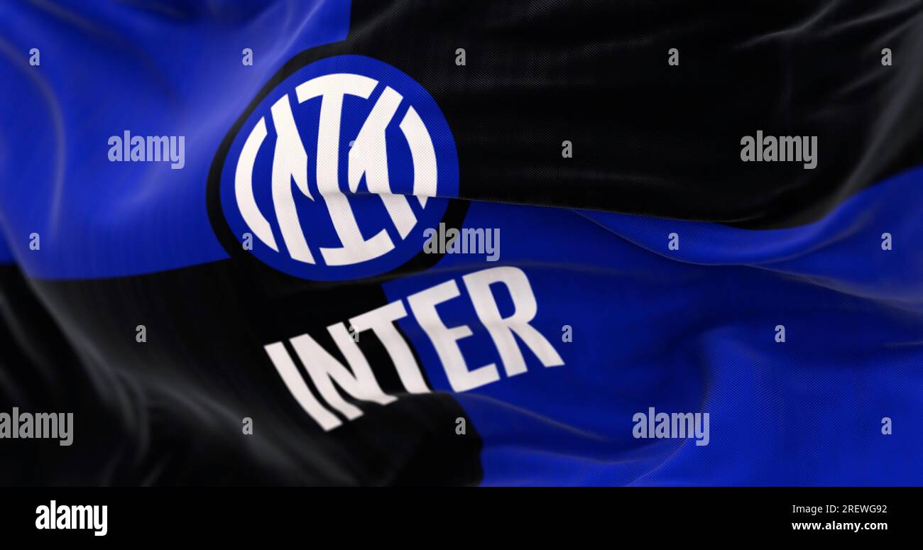 Mailand, Italien, Juli 28 2023: Die Flagge des Inter Football Club winkt im Wind. Inter ist ein Profifußballverein mit Sitz in Mailand, Italien. Illustrat Stockfoto