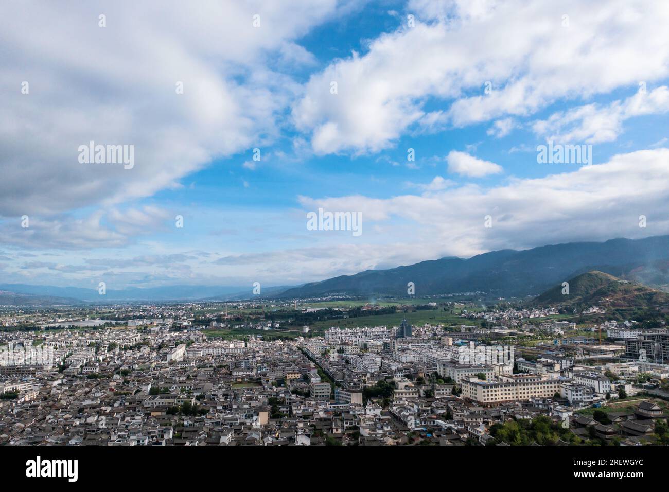 Gebäude und Landschaften. Foto in Weishan, Yunnan, China. Stockfoto