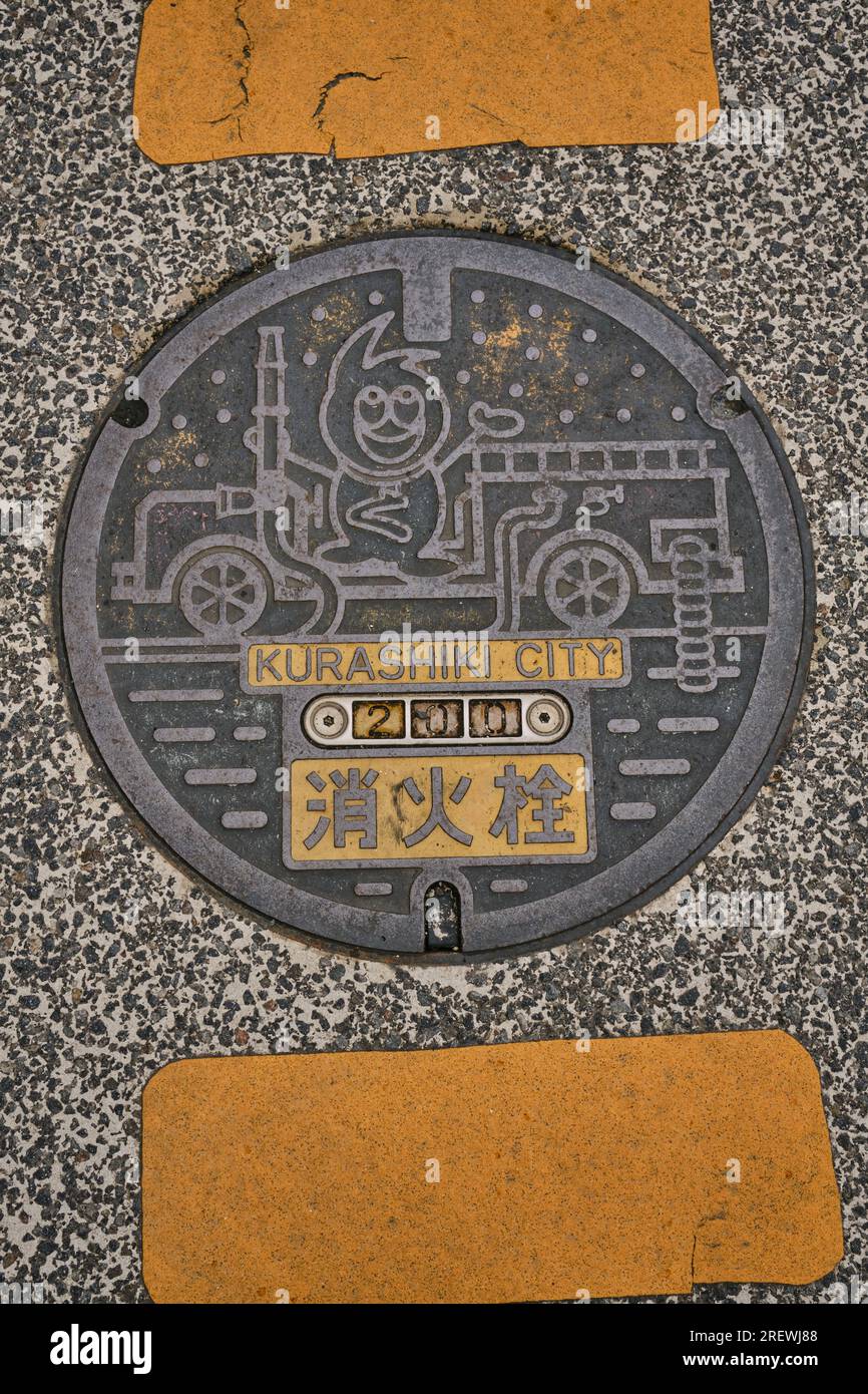 Juni 2023, Schachtdeckel in Kurashiki, Präfektur Okayama, Japan Stockfoto