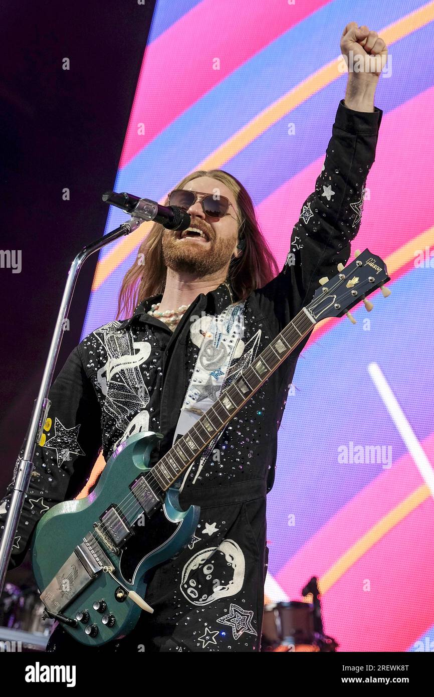 Lulworth, Großbritannien. 29. Juli 2023. Der britische Sänger Songwriter und die Persönlichkeit der sozialen Medien Sam Ryder tritt live auf der Bühne im Camp Bestival in Lulworth auf. Sam Ryder wurde durch TikTok entdeckt, nachdem er während der ersten Abriegelung der COVID-19-Pandemie im März 2020 Musikcover veröffentlicht hatte. Er vertrat das Vereinigte Königreich beim Eurovision Song Contest 2022 mit dem Song "Space man" und beendete den ersten Platz in der Jury-Abstimmung und den zweiten Platz insgesamt. (Foto: Dawn Fletcher-Park/SOPA Images/Sipa USA) Guthaben: SIPA USA/Alamy Live News Stockfoto