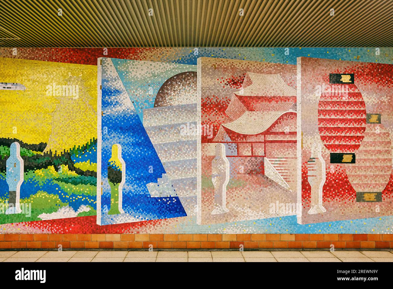 Juni 2023, Nagoya. Gemälde entlang des Spazierwegs am Bahnhof Nagoya Stockfoto