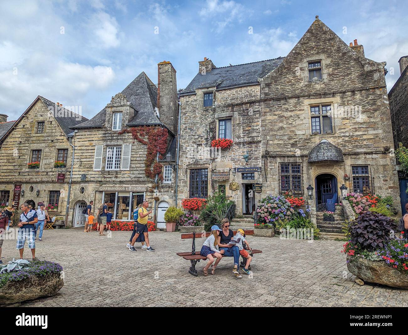 Schloss de rochefort en terre Fotos und Bildmaterial in hoher