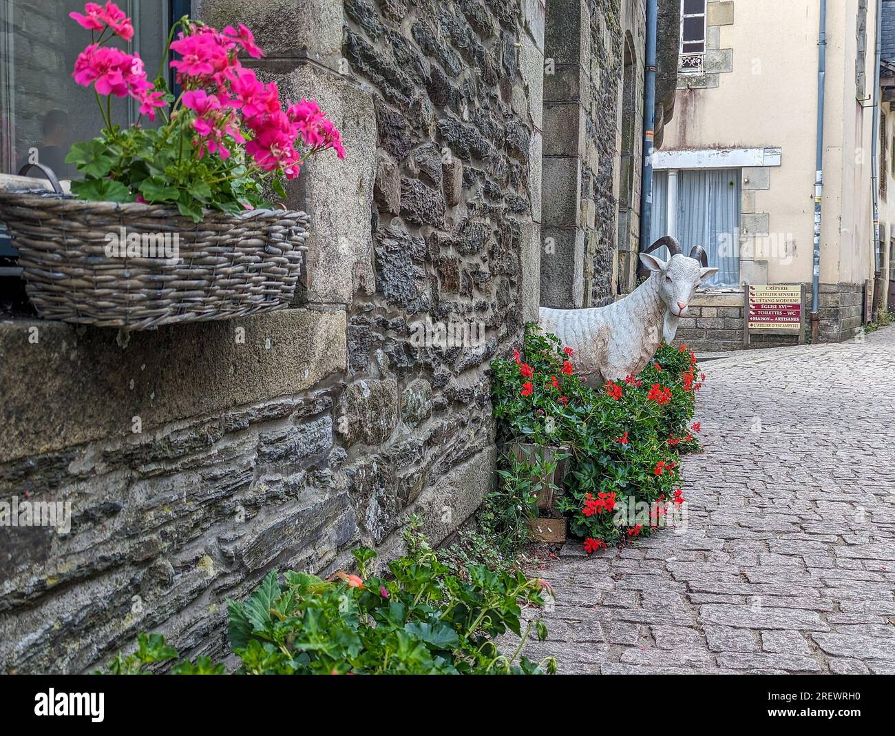 Schloss de rochefort en terre Fotos und Bildmaterial in hoher