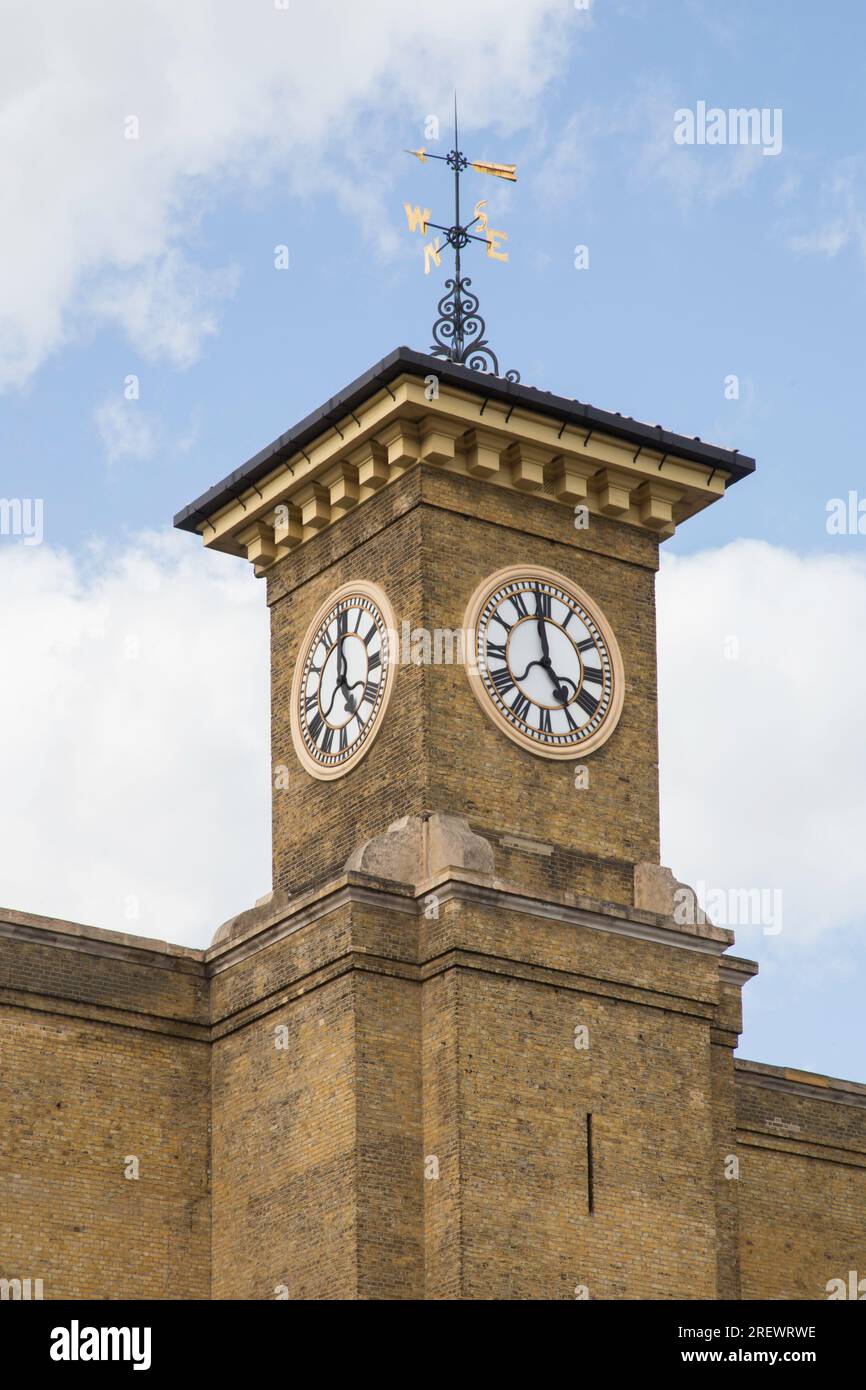 Uhrenturm an der Kings Cross Station London Stockfoto