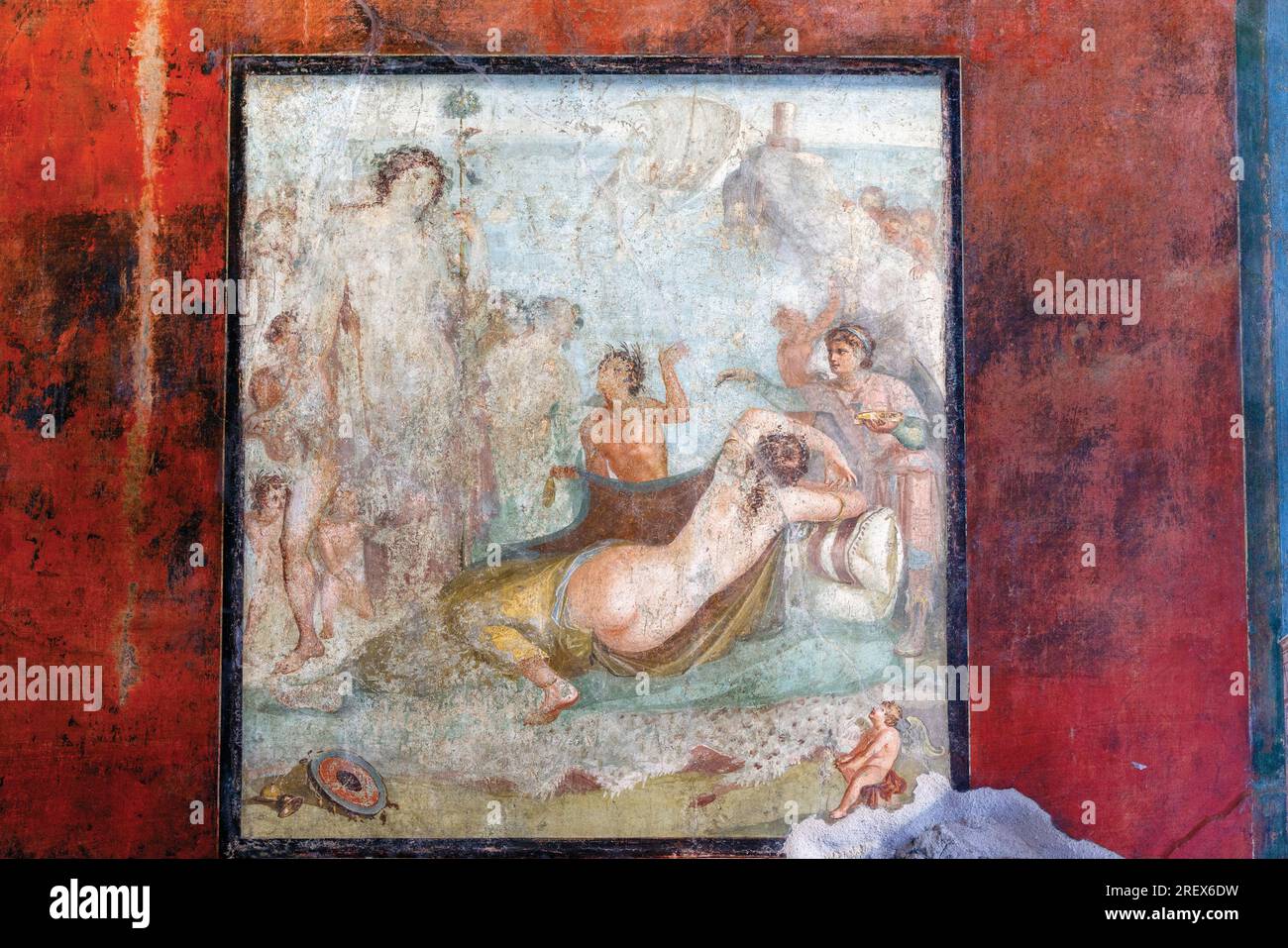 Ausgrabungsstätte Pompeji, Kampanien, Italien. Fresko, das den griechischen Mythos von Dionysos, die schlafende Ariadne zu finden und in h zu verlieben, illustriert Stockfoto