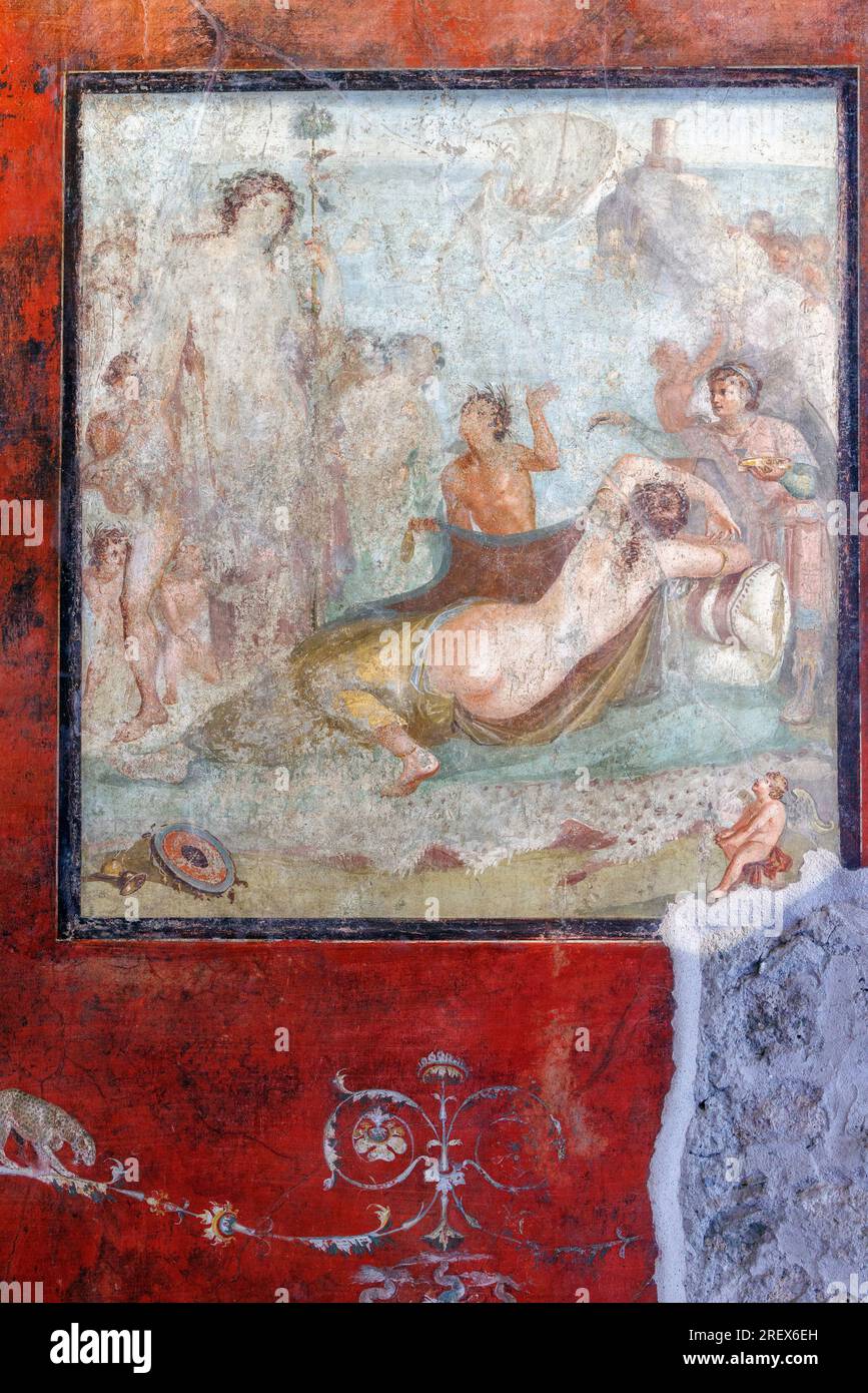 Ausgrabungsstätte Pompeji, Kampanien, Italien. Fresko, das den griechischen Mythos von Dionysos, die schlafende Ariadne zu finden und in h zu verlieben, illustriert Stockfoto