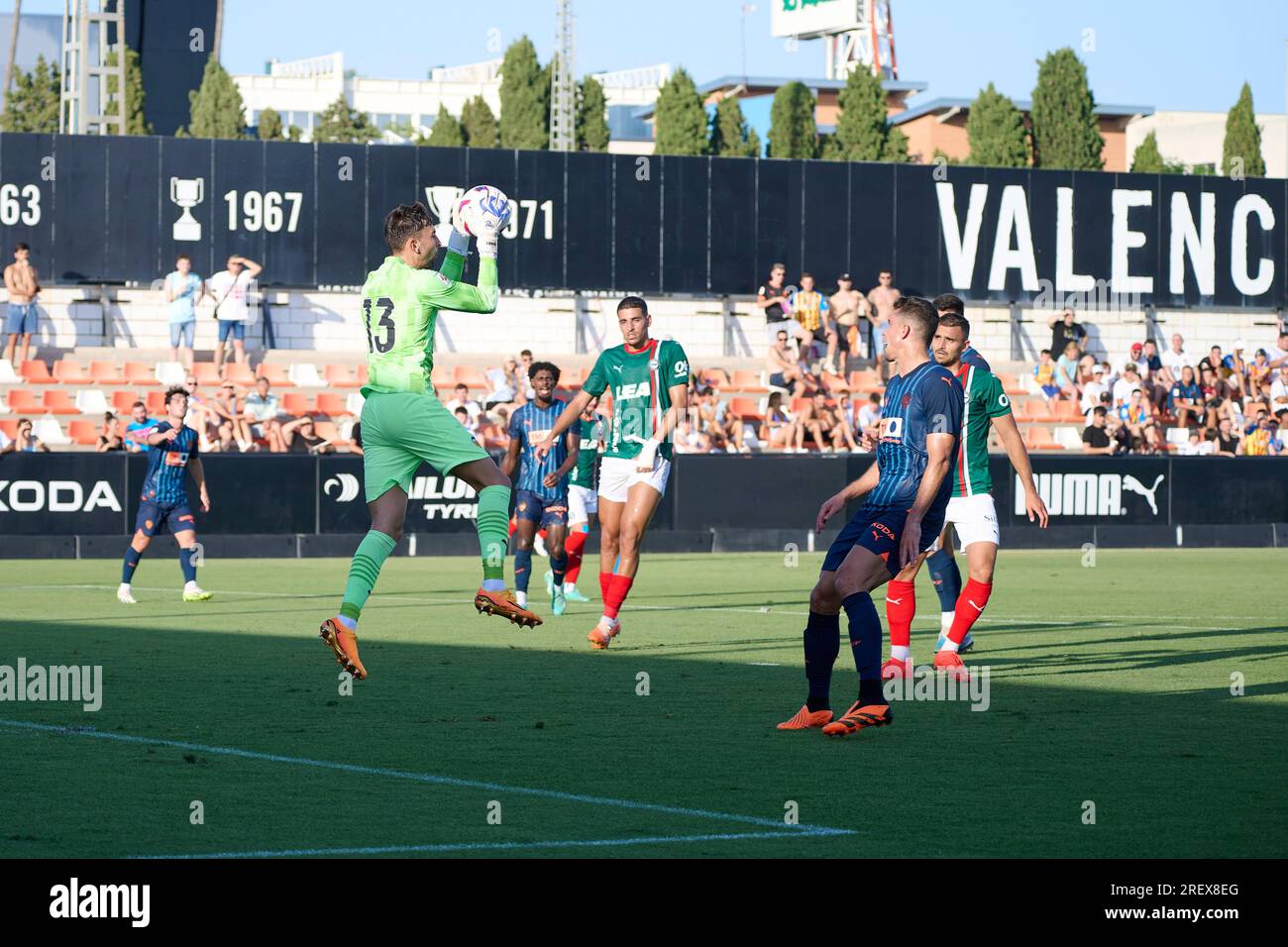 Valencia, Spanien. 29. Juli 2023. Cristian Rivero Torwart von Valencia CF in Aktion während der regulären Saisonvorbereitung La Liga Santander zwischen Valencia CF und Deportivo Alaves im Antonio Puchades Stadion. Endstand: Valencia CF 2:0 Deportivo Alaves. (Foto: German Vidal/SOPA Images/Sipa USA) Guthaben: SIPA USA/Alamy Live News Stockfoto