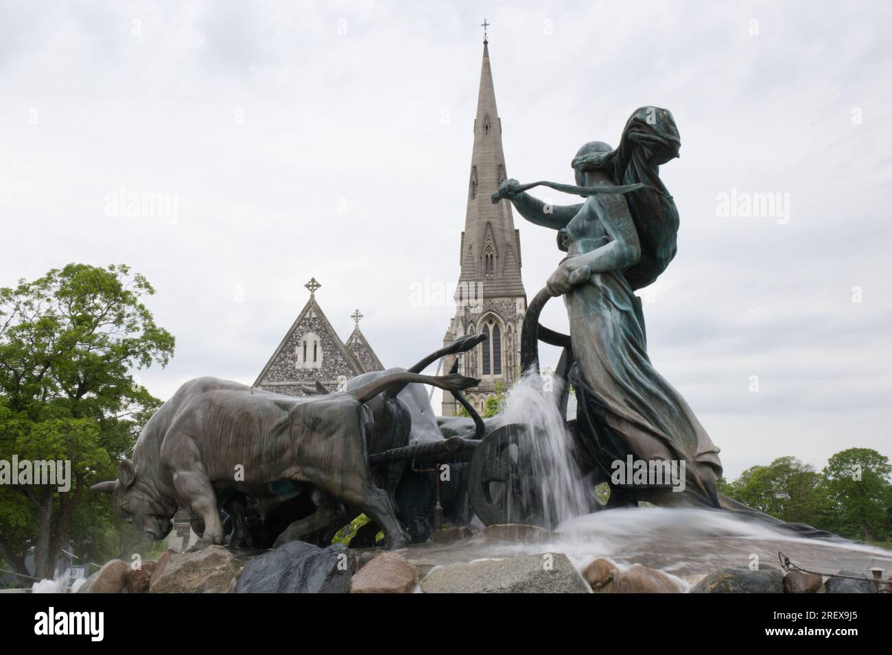 Gefion Fountain Copenhagen, Dänemark, mit Ochsen, die von der nordischen Göttin Gefjon angetrieben werden und einen Pflug ziehen. Gespendet von der Carlsbery Foundation Stockfoto