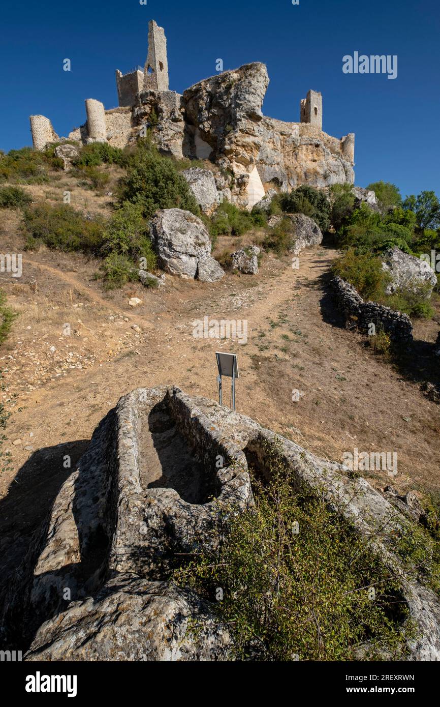 Anthropomorphe Grabstätten, mittelalterliche Nekropole, 11.-12. Jahrhundert, Calatañazor, Soria, Autonome Gemeinschaft Kastilien, Spanien, Europa Stockfoto