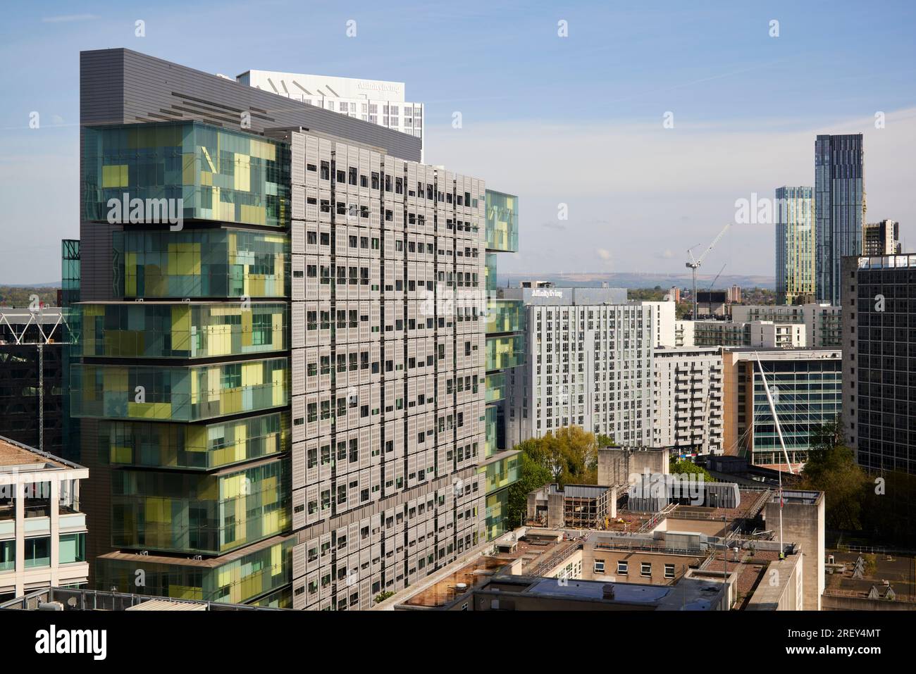 Modernes Gebäude im futuristischen/expressionistischen Stil in Spinningfields, Manchester, Manchester, Manchester Civil Justice Centre vom Architekten Denton Corker Marshall Stockfoto