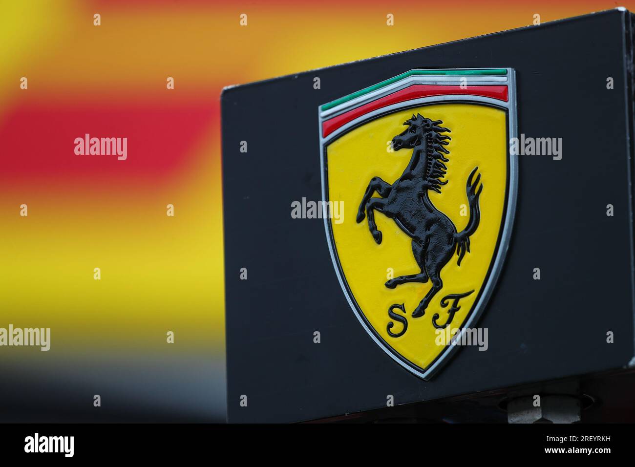 Logo von Scuderia Ferrari während des Rennens am Sonntag, den 30. Juli, FORMEL 1 MSC-KREUZFAHRTEN VOM BELGISCHEN GRAND PRIX 2023 - Jul28. Juli bis zum 30. 2023. Juli Spa Francorshamps, B Stockfoto