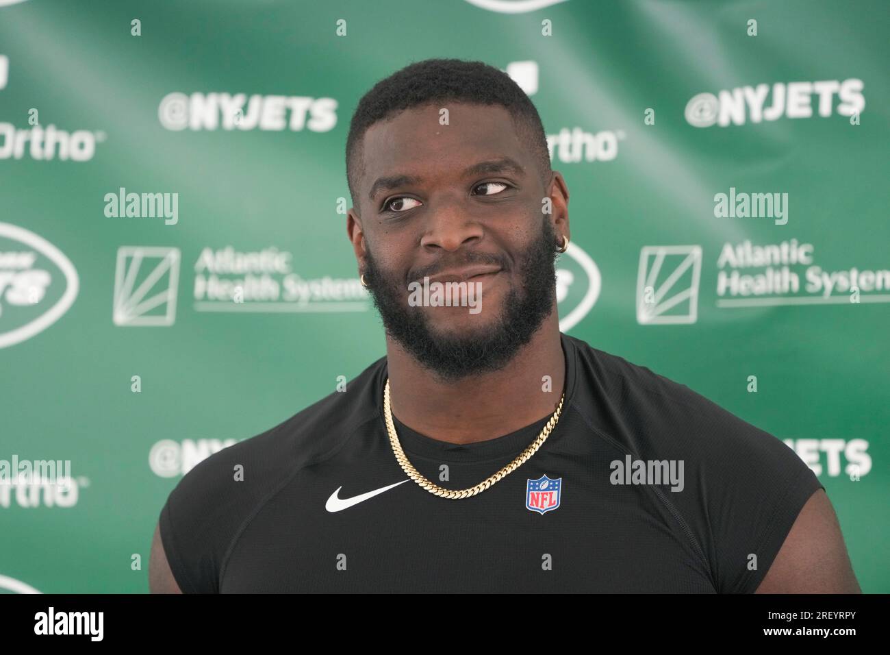 New York Jets' Micheal Clemons talks to reporters after a practice at the NFL football team's training facility in Florham Park, N.J., Sunday, July 30, 2023. (AP Photo/Seth Wenig) Stockfoto