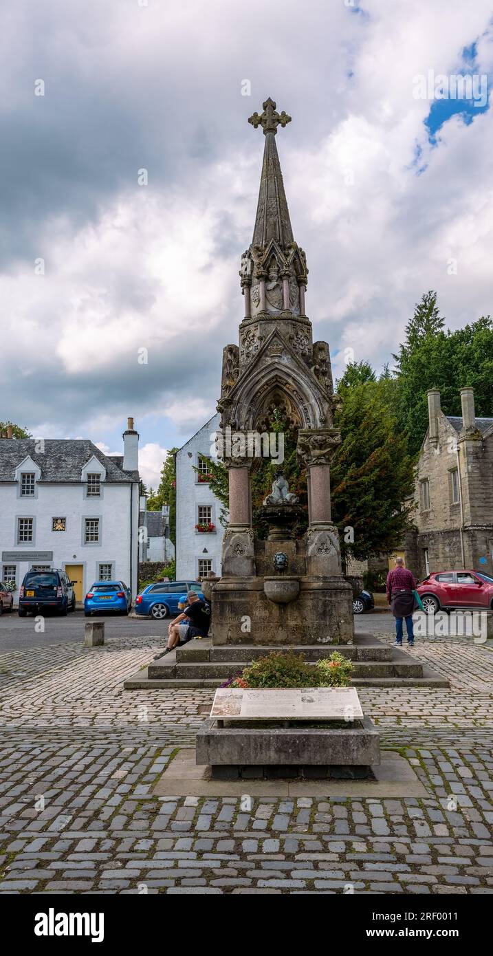 Der Atholl Memorial Fountain wurde durch ein öffentliches Abonnement finanziert und befindet sich in der Nähe des Zentrums von Dunkeld, Perthshire, Schottland, Großbritannien Stockfoto