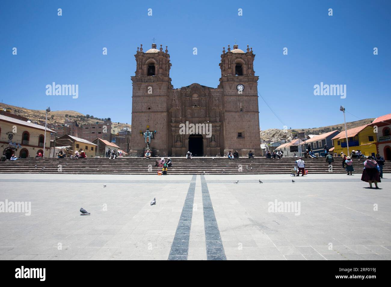 Puno, Peru; 1. Januar 2023: Die Kathedrale von Puno ist die wichtigste barocke Kathedrale in der gleichnamigen Stadt. Stockfoto