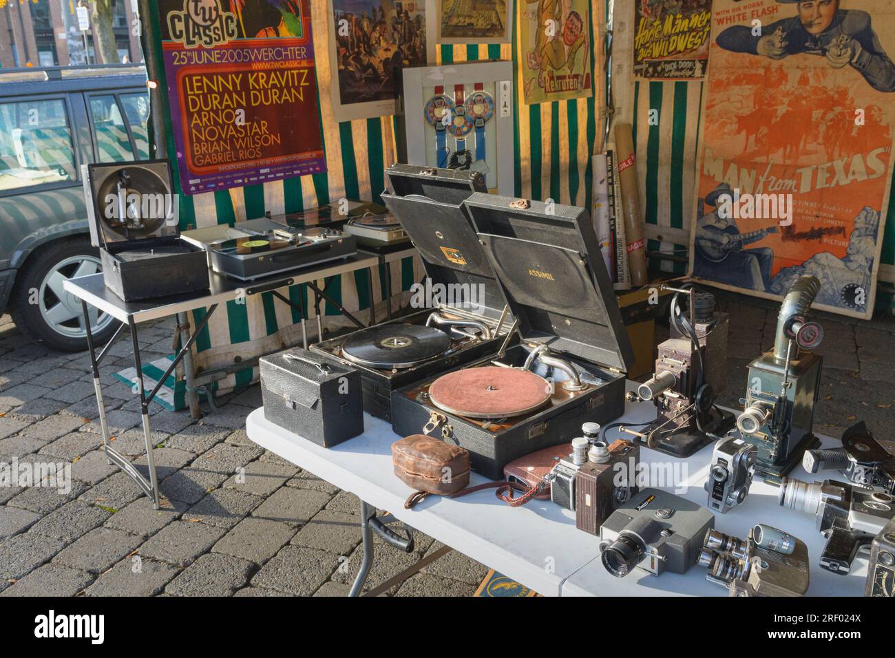 Hasselt. Limburg - Belgien. 23-10-2021. Klassische Grammophone, Playbill-Spieler aus alten Zeiten auf einem Jahrmarkt in der Stadt Stockfoto