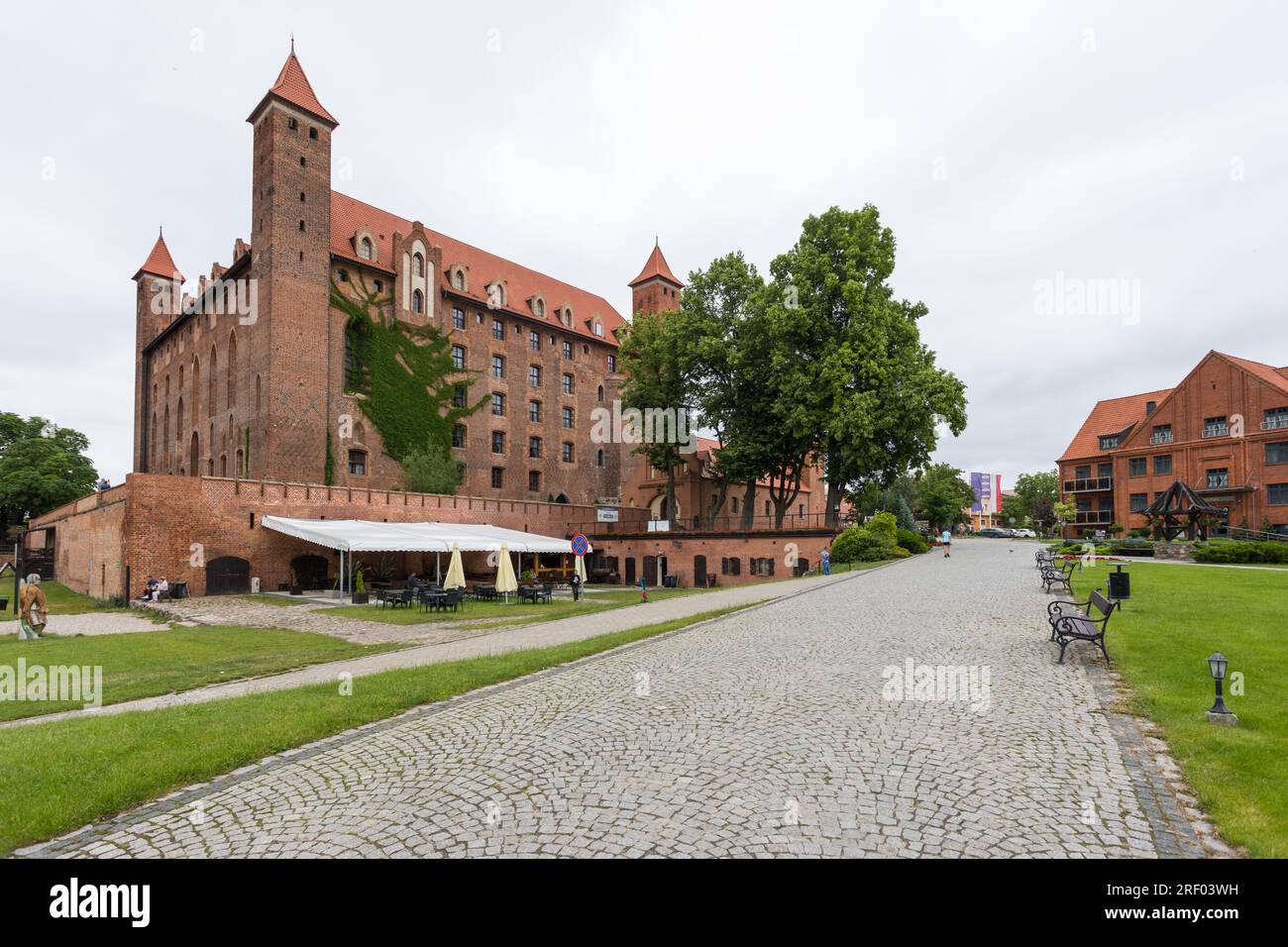 Gniew, Polen - 16. Juni 2019: Das Schloss Gniew ist ein ehemaliges Schloss des Teutonischen Ritterordens, erbaut im Jahr 1290. Mittelalterliche Burg. Stockfoto