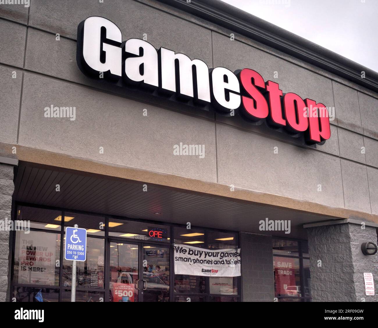 Springfield, MO – 17. Februar 2020: GameStop Corp. (Ehemals Babbage's) ist ein US-amerikanischer Einzelhändler für Videospiele, Gaming und Elektronik. Stockfoto