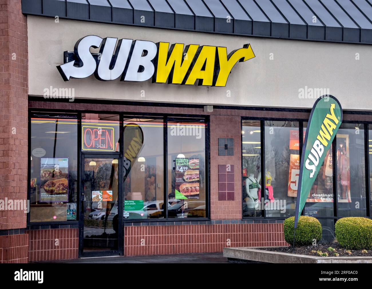 Springfield, Missouri - 20. März 2019: Subway Restauraut. Subway ist ein amerikanisches Fast-Food-Restaurant, das U-Boot-Sandwiches verkauft. Stockfoto