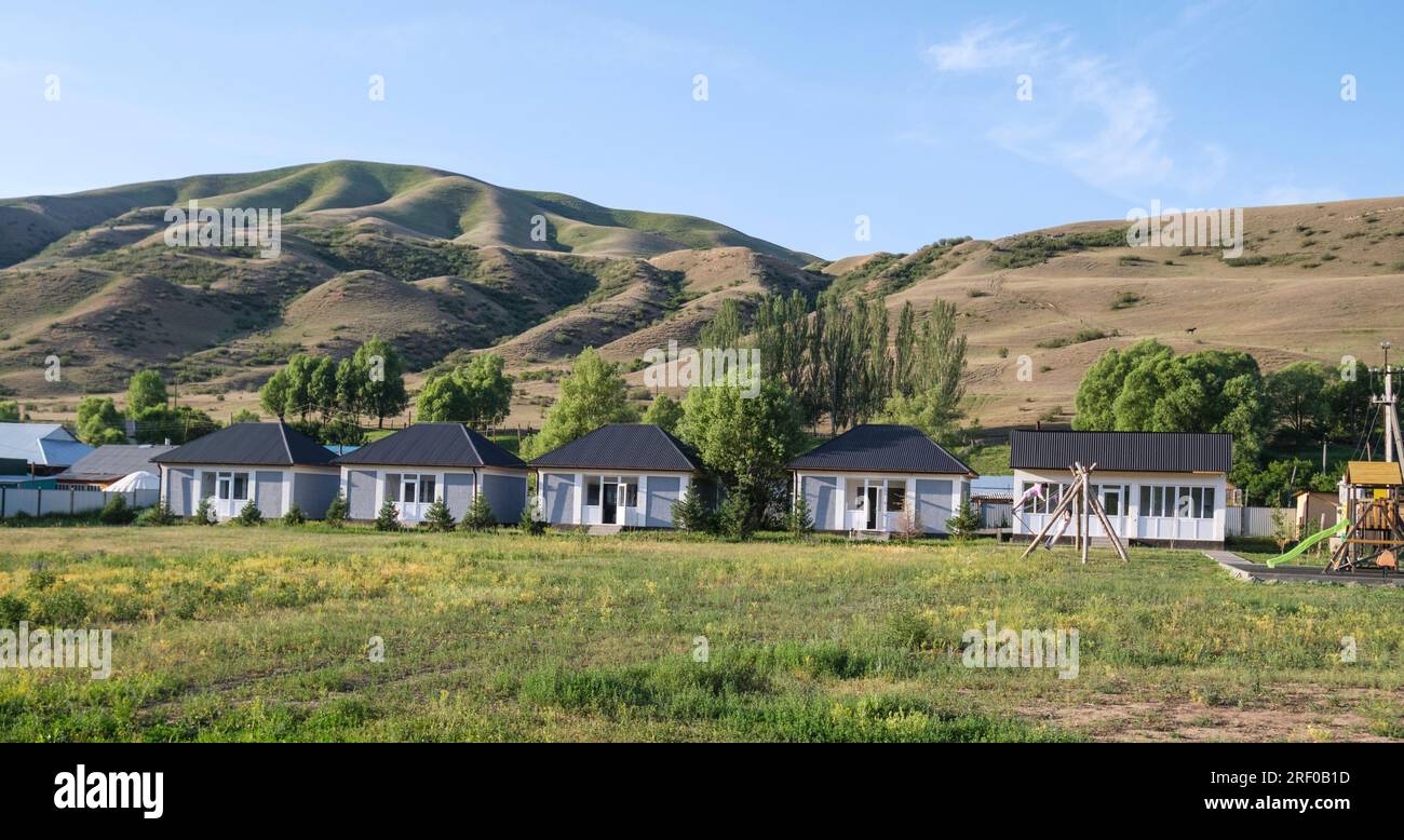 Kasachstan, Saty Village. Unterbringung Im Gästehaus. Achten Sie auf die Kinder auf der rechten Seite. Stockfoto