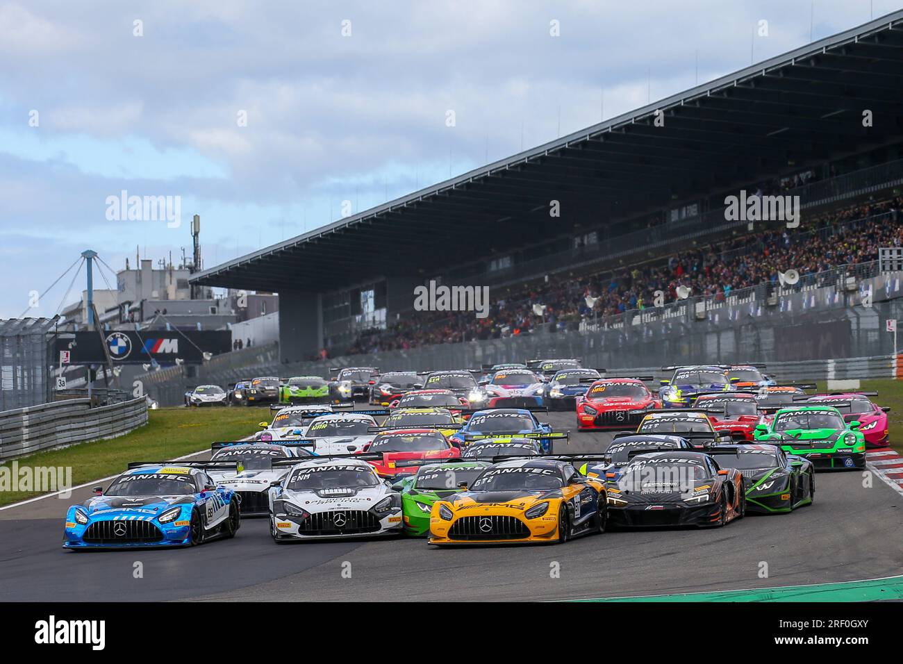 Nürnburg, Deutschland. 30. Juli 2023. Nurburg, Deutschland, Sonntag, 30. JULI 2023: Beginn des RENNENS (R) # 66 Andrey MUKOVOZ, Kikko GALBIATI, Dylan PEREIRA Team Tresor Attempto Racing, Audi R8 LMS GT3 EVO II Car, während des Rennens des Fanatec GT World Challenge Endurance Cup. Das Team Tresor Attempto Racing fährt im Fanatec GT World Challenge Endurance Cup Rennen, kostenpflichtiges Bild, Foto Copyright © ATP Geert FRANQUET (FRANQUET Geert /ATP/SPP) Kredit: SPP Sport Press Photo. Alamy Live News Stockfoto