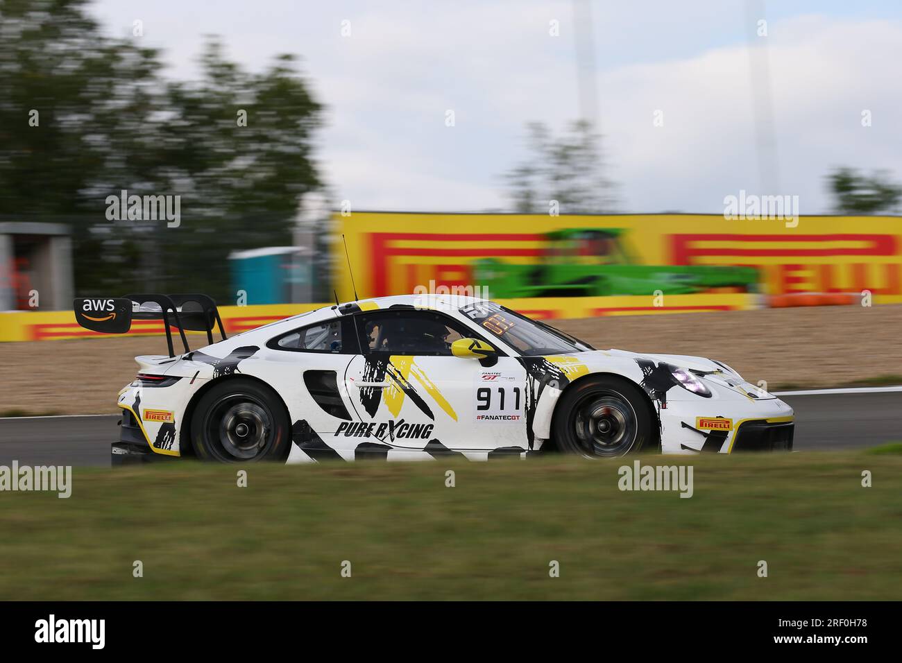 Nürnburg, Deutschland. 30. Juli 2023. # 911, Nürburgs, Deutschland, Sonntag, 30. JULI 2023: Klaus BACHLER, Aliaksandr MALYKHIN, Joel STURM Team Pure Racing, Porsche 911 GT3 R (992) Auto, während des Rennens des Fanatec GT World Challenge Endurance Cup. Das Team Pure Racing rast im Fanatec GT World Challenge Endurance Cup, kostenpflichtiges Bild, Foto Copyright © ATP Geert FRANQUET (FRANQUET Geert /ATP/SPP) Credit: SPP Sport Press Photo. Alamy Live News Stockfoto