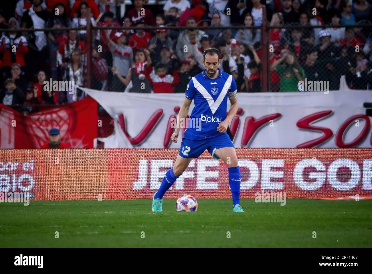 Buenos Aires, Argentinien. 30. Juli 2023. Diego Godin von Velez in Aktion während des Spiels zwischen Huracan und Velez als Teil des Liga Profesional de Futbol - Fecha 27 im Tomas Adolfo Duco Stadion. Endstand: Huracan 1 - 0 Velez Credit: SOPA Images Limited/Alamy Live News Stockfoto