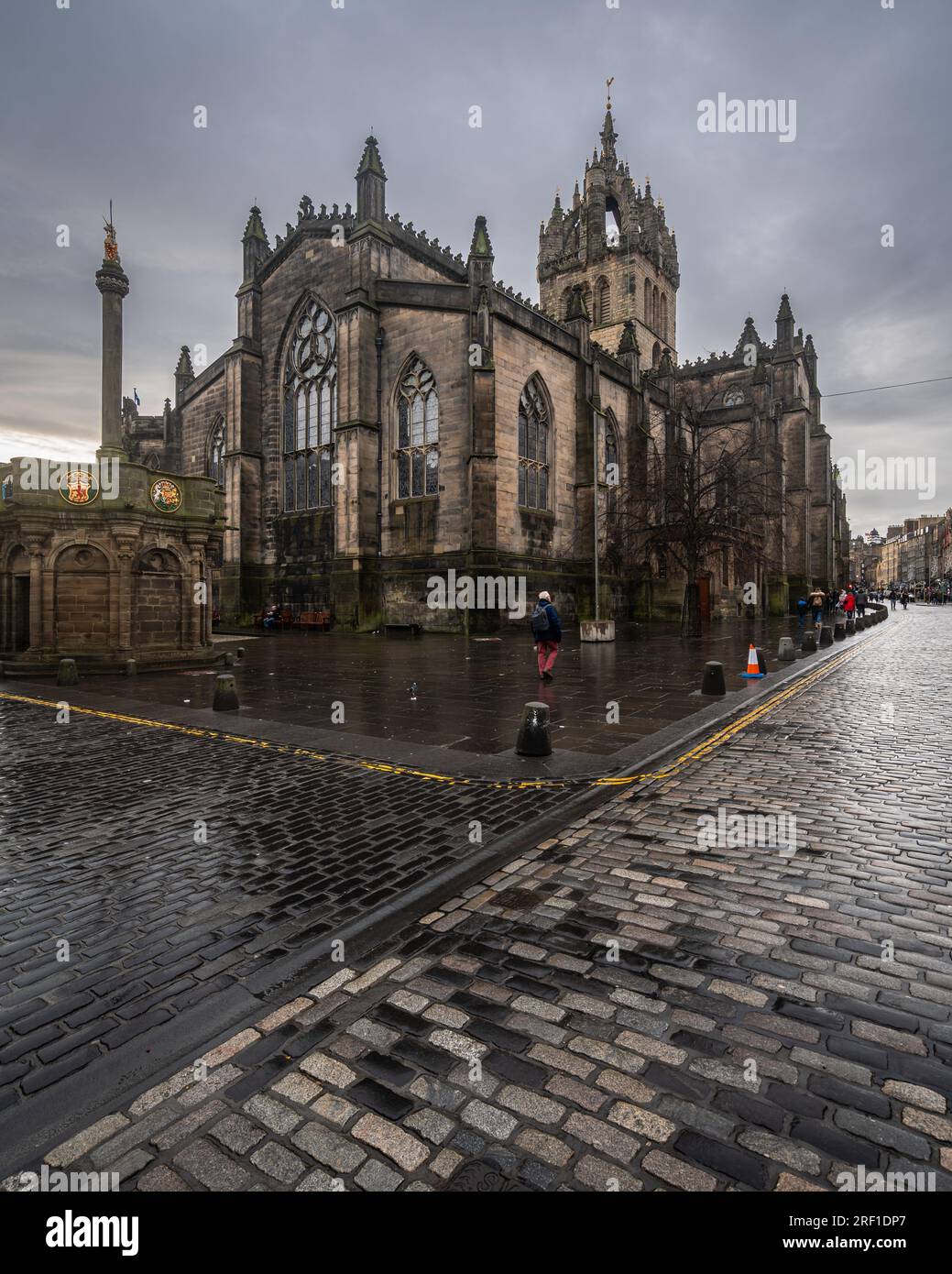 Außenansicht der St Giles Cathedral an der Royal Mile. Edinburgh, Schottland, Januar 2023. Stockfoto
