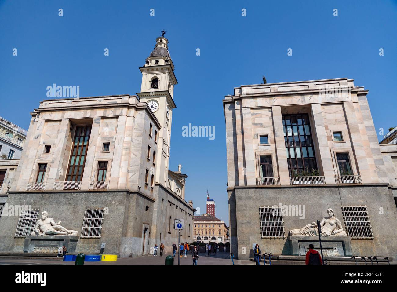 Turin, Italien - 28. März 2022: Piazza CLN ist ein kleiner Platz im historischen Zentrum von Turin, gleich hinter den beiden Zwillingskirchen auf der Piazza San C. Stockfoto