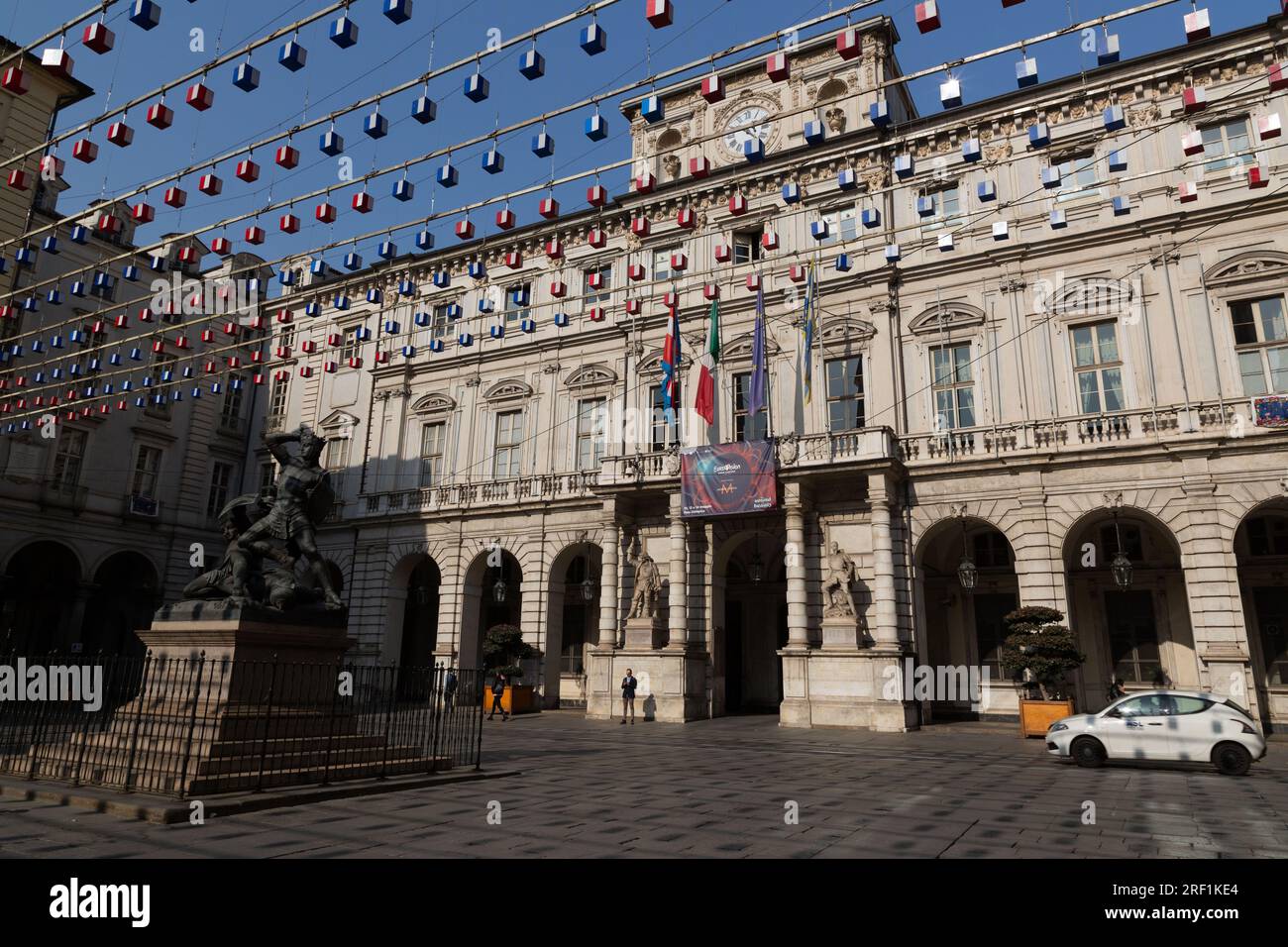 Turin, Italien - 28. März 2022: Das Rathaus von Turin an der Piazza Palazzo di Citta, Zentrum von Turin, Region Piemont, Norditalien. Stockfoto