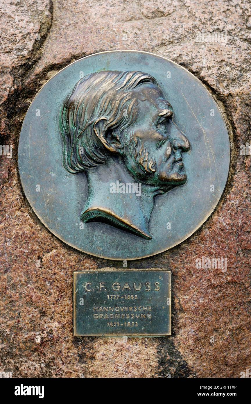 Gedenkplakette für Carl Friedrich Gauss, nahe Wilsede, Heide Lueneburg, Niedersachsen Stockfoto
