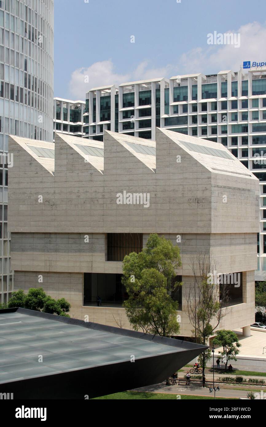Mexiko-Stadt, Mexiko - 19. Juli 2023: Das Jumex Museum ist die Hauptaktionsplattform des Fundacion Jumex Arte Contemporaneo, das sich der zeitgenössischen Kunst widmet Stockfoto