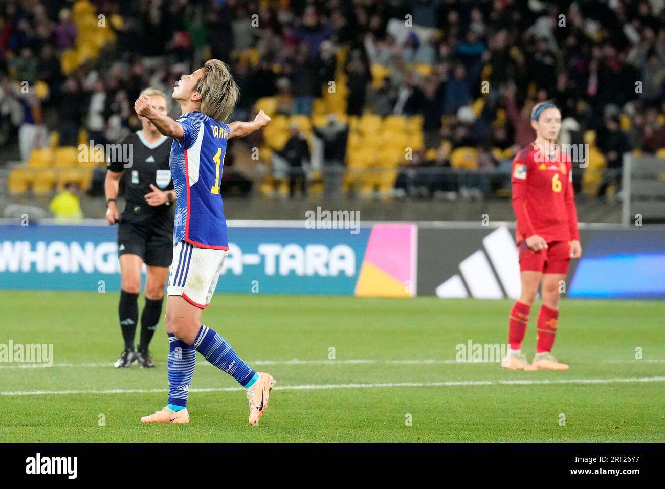 Japan's Mina Tanaka, left, celebrates after scoring her side's 4th goal during the Women's World Cup Group C soccer match between Japan and Spain in Wellington, New Zealand, Monday, July 31, 2023. (AP Photo/John Cowpland) Stockfoto
