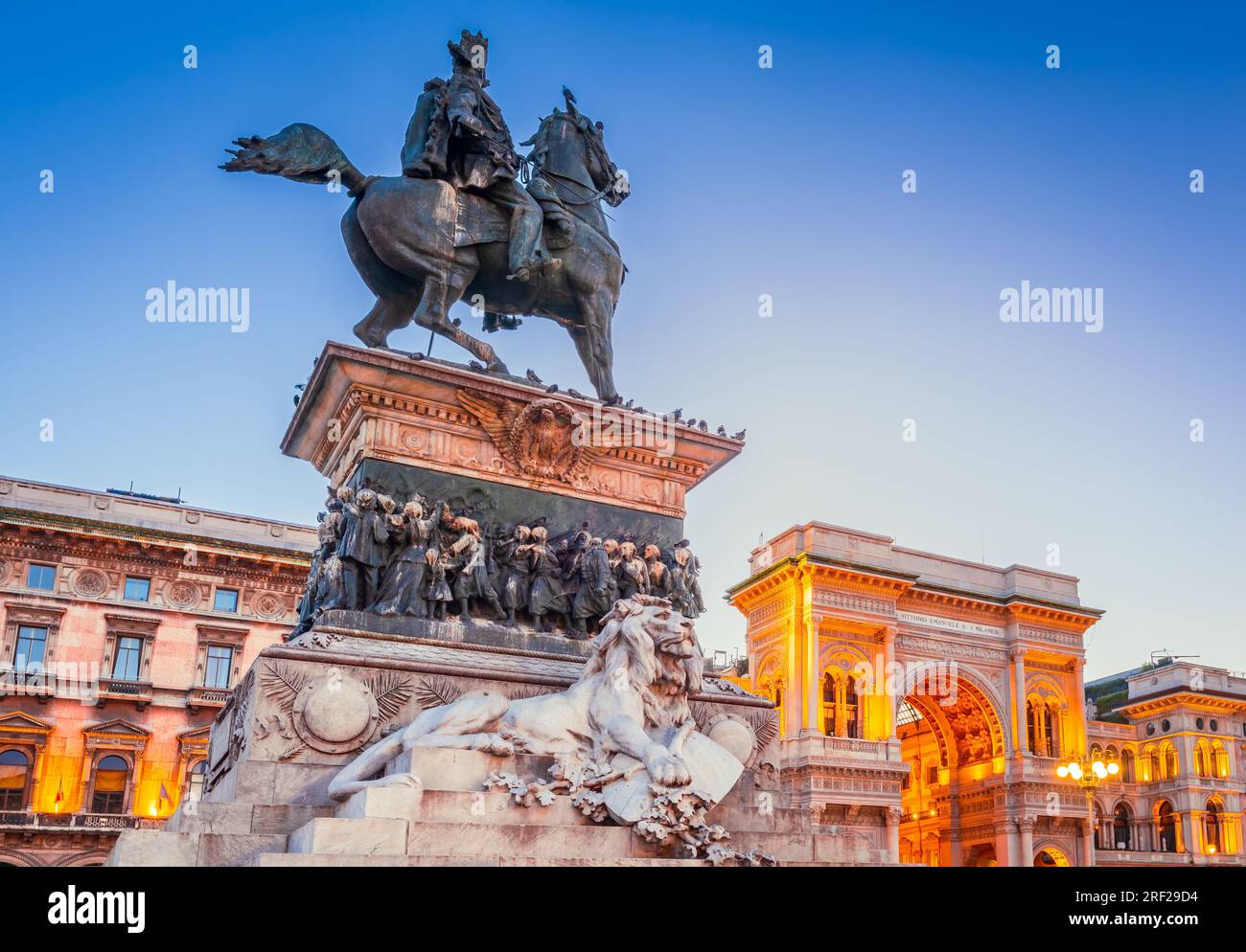 Mailand, Italien - Piazza del Duomo und Vittorio Emanuele Galerie, Morgendämmerung. Stockfoto