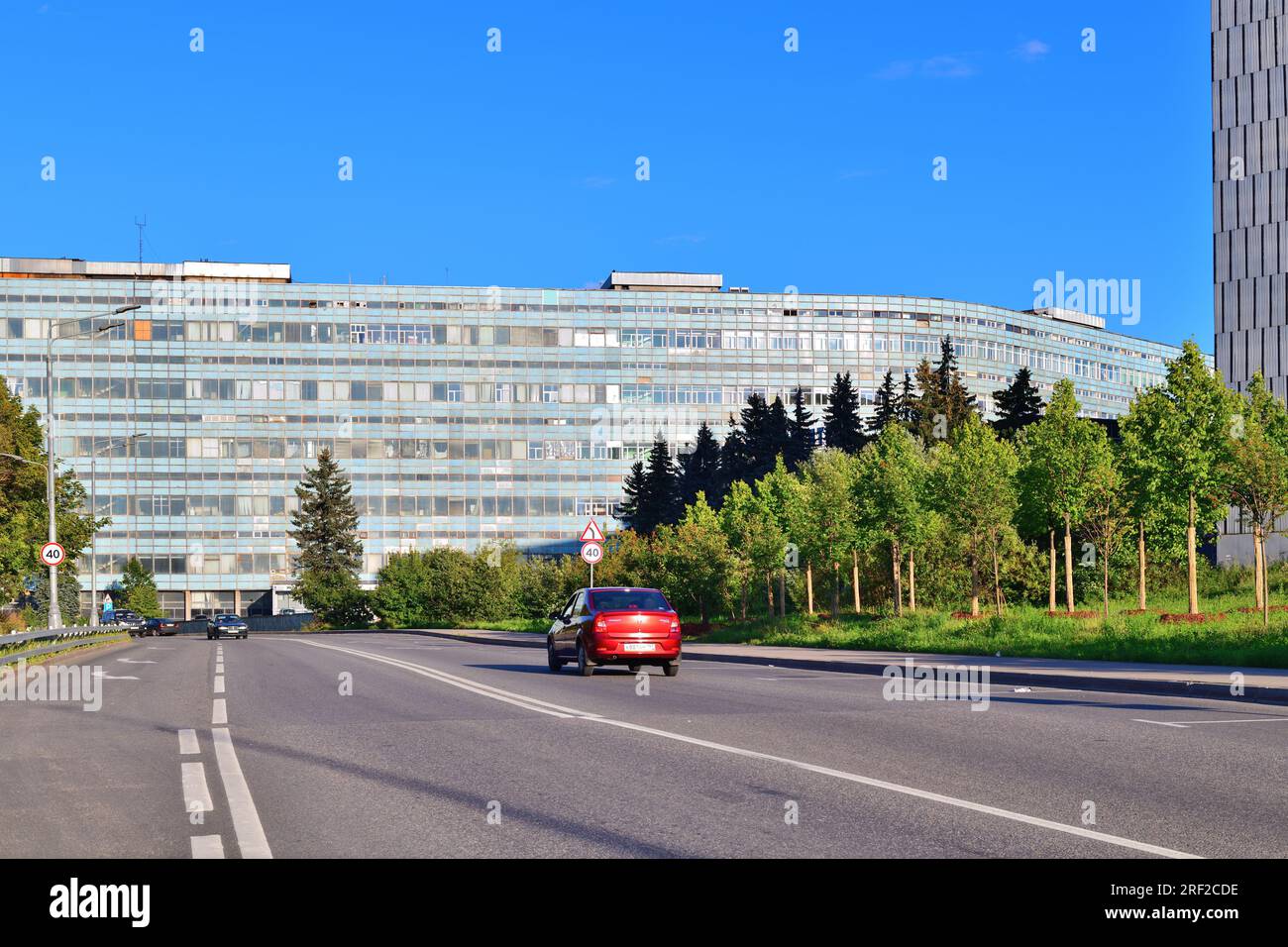 Moskau, Russland - Juli 30. 2023. Blick auf das südliche Industriegebiet in Zelenograd von der Ozernaya Allee Stockfoto