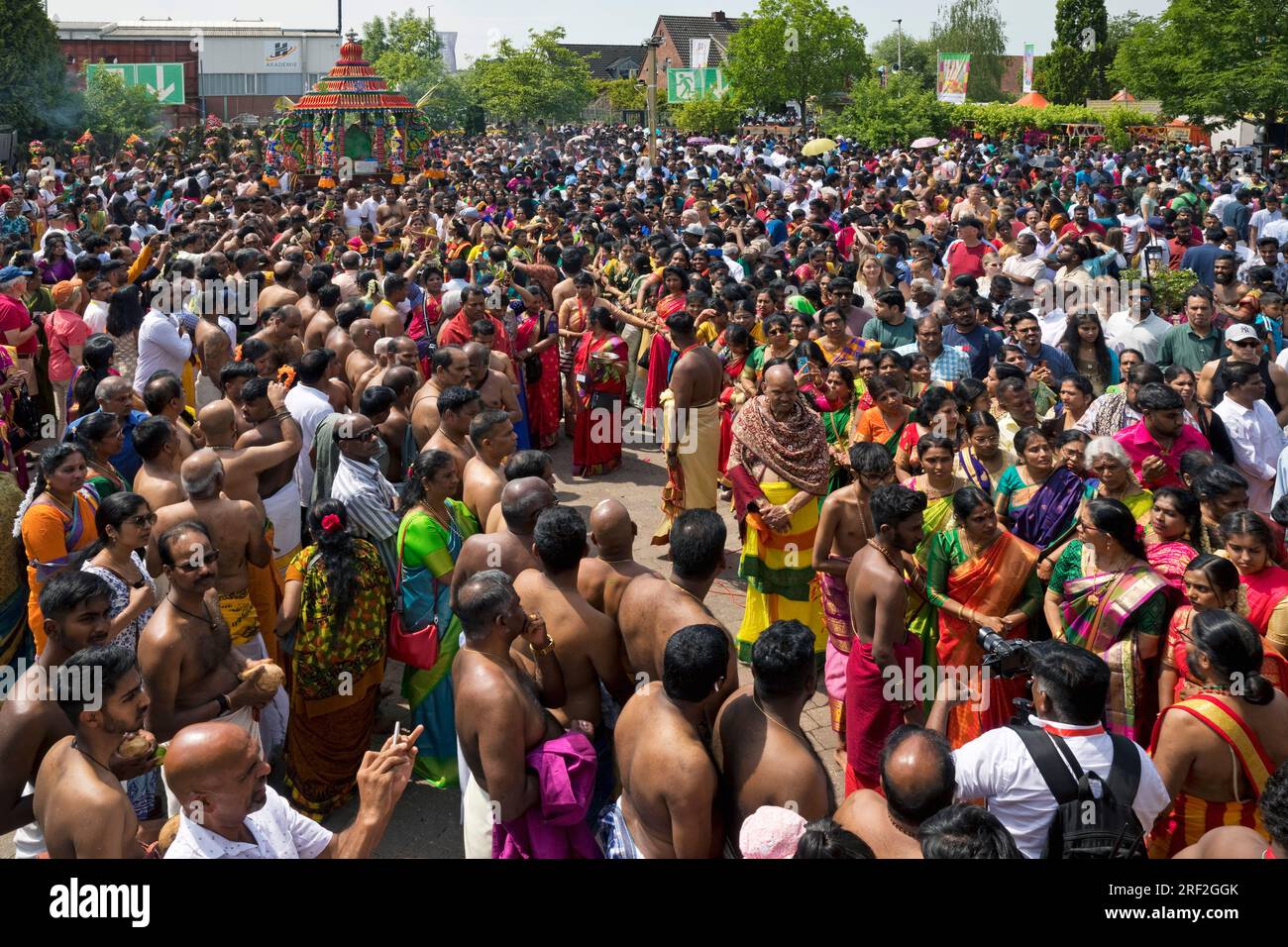 Tausende Hindus feiern friedlich das Tempelfest, Deutschland, Nordrhein-Westfalen, Ruhrgebiet, Hamm Stockfoto