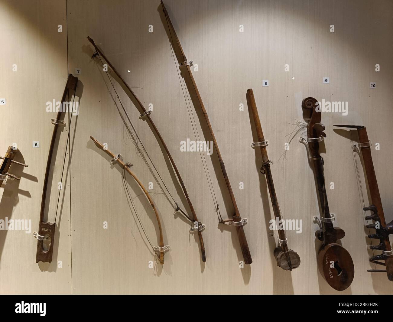 8. Sarangi aus Koraput, 9. Banam aus Mayurbhanj, 10. Memrai (Dhenka) aus Ganjam, Stockfoto