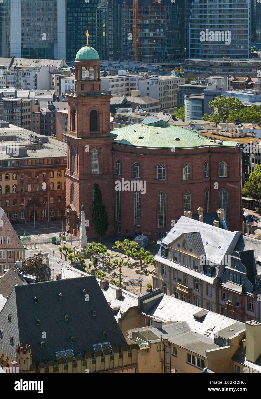 Blick auf die St. Paul's Kirche vor dem Bankenviertel, Deutschland, Hessen, Frankfurt am Main Stockfoto