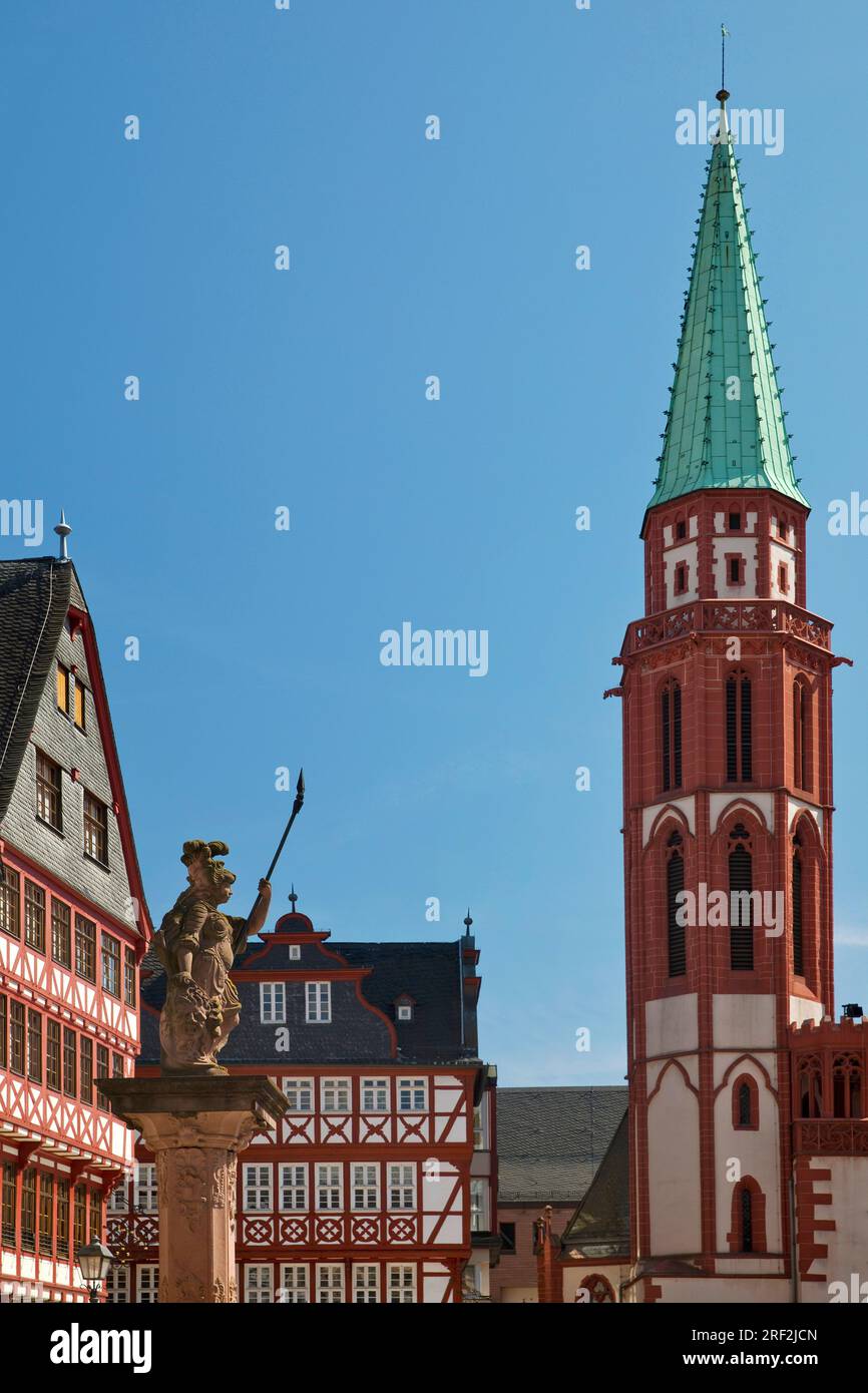 Alte Nikolaikirche und Minerva-Brunnen auf dem Roemerberg, Deutschland, Hessen, Frankfurt am Main Stockfoto