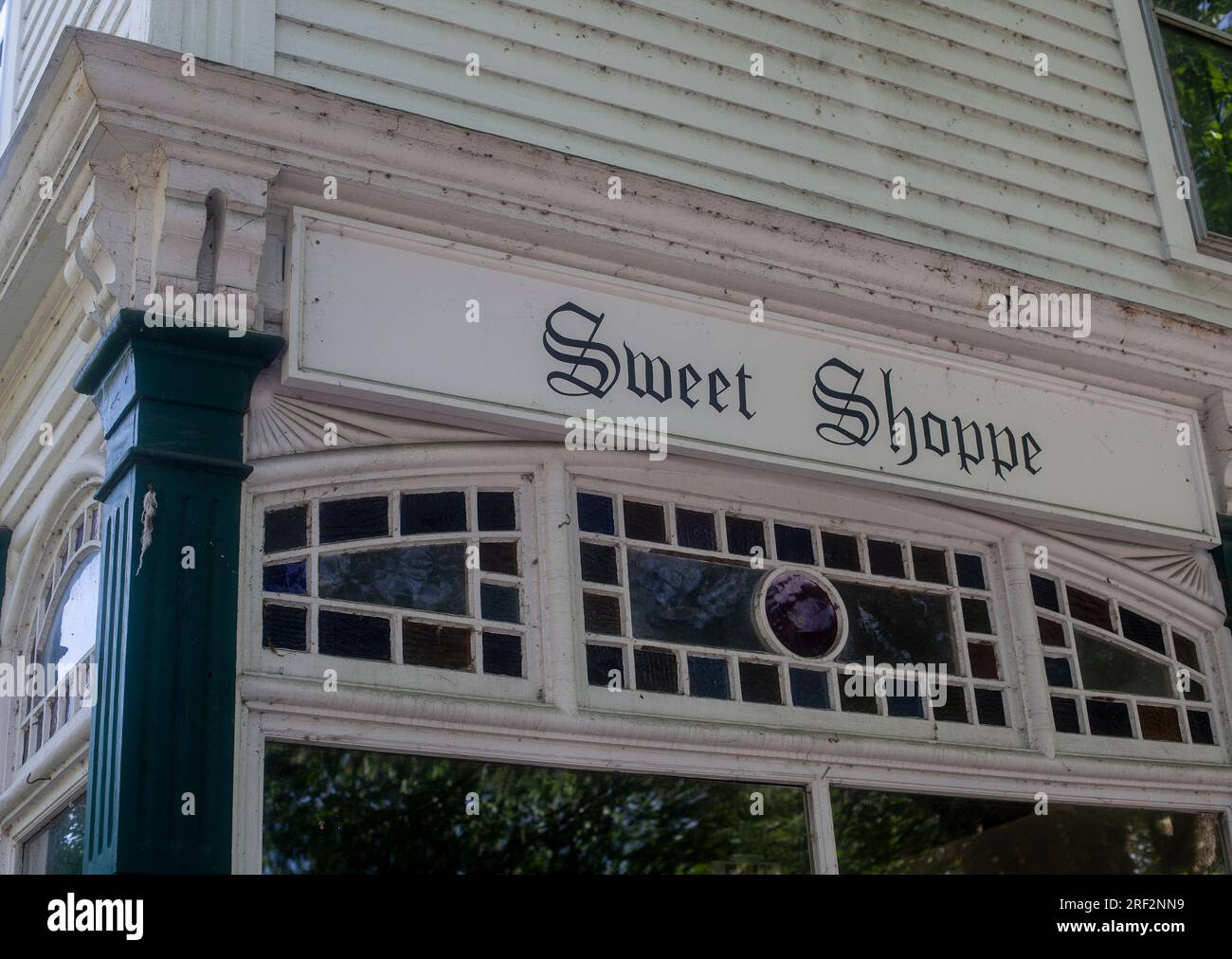 Ein Süßigkeiten- und Eisladen in Great Barrington, Massachusetts Stockfoto