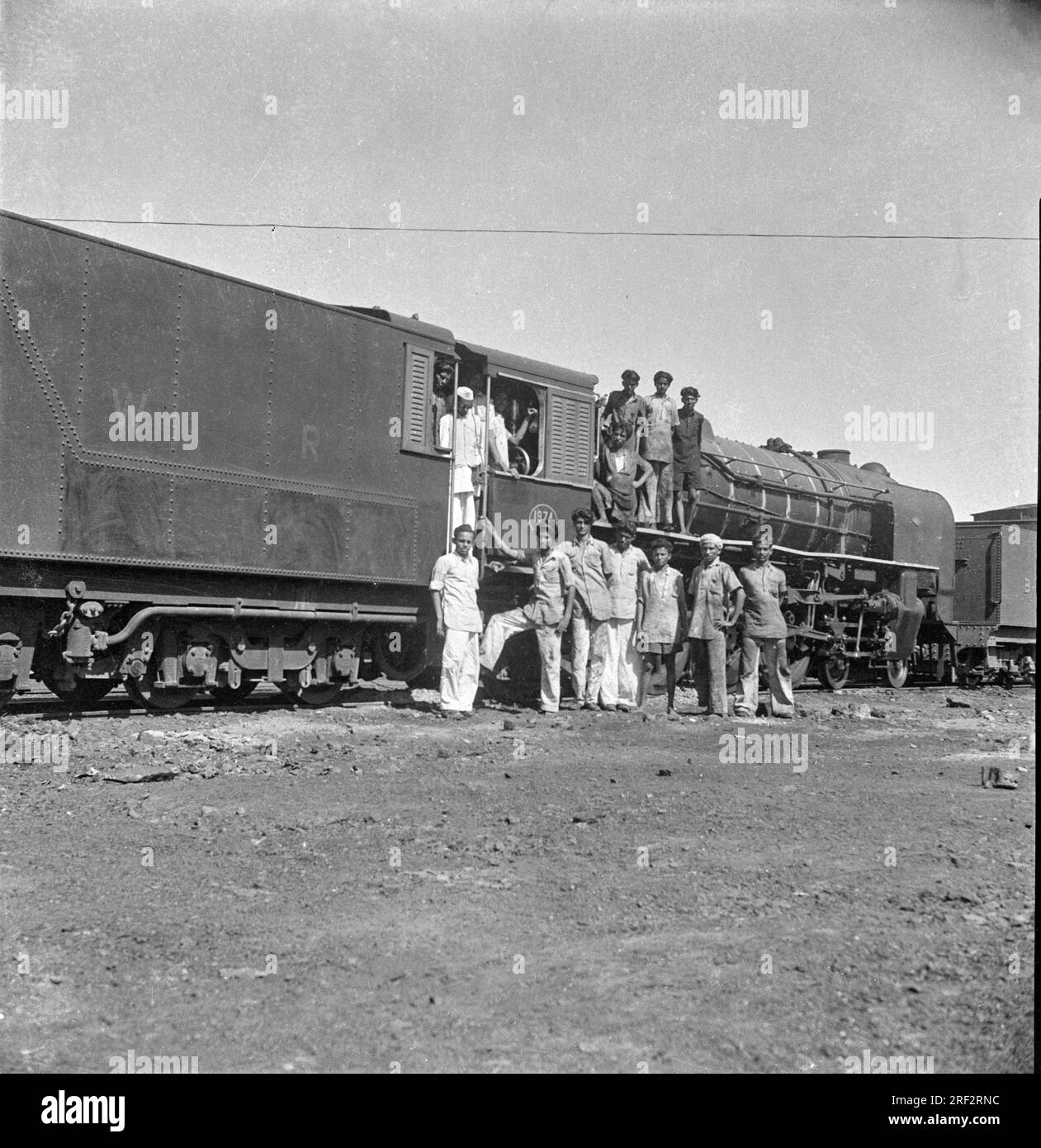 Altes, 1900er erbautes Schwarz-Weiß-Bild der indischen Dampflokomotive India 1940er Stockfoto