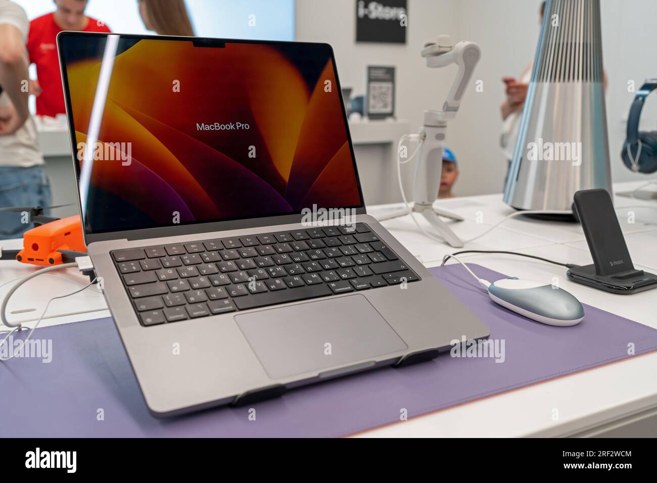 Apple Computers MacBook Pro 16 Zoll mit neuem Apple Silicon Prozessor – professionelles Notebook. Minsk, Belarus, 30. Juli 2023 Stockfoto