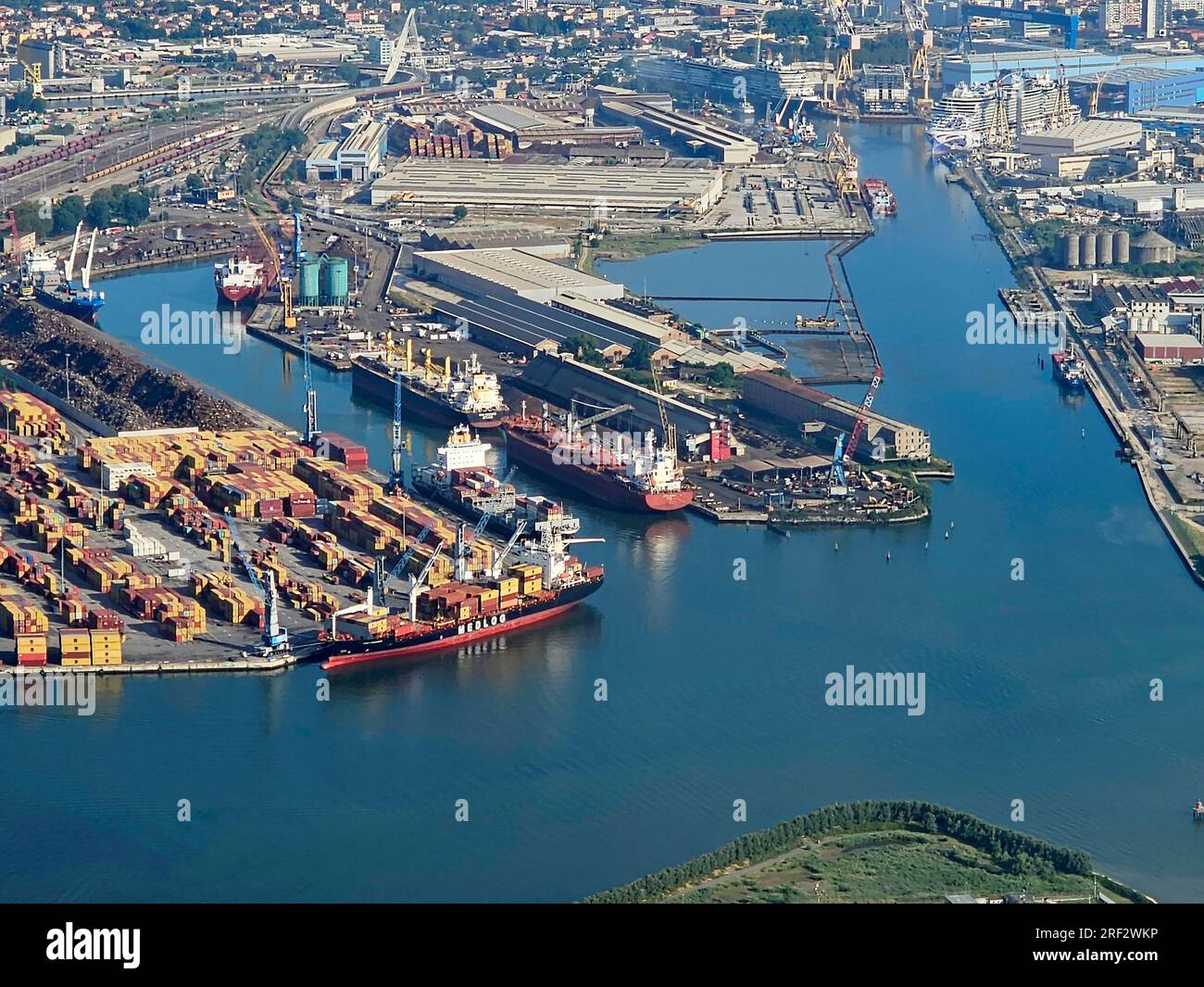 Blick aus der Vogelperspektive auf den Hafen von Venedig Stockfoto