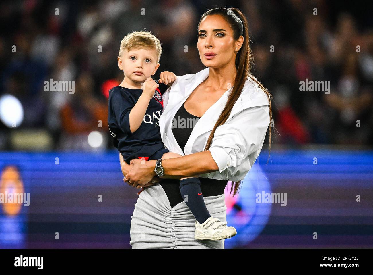 Pilar RUBIO, Ehefrau von Sergio RAMOS, mit ihrem Sohn Maximo während des Spiels der Ligue 1 zwischen Paris Saint-Germain (PSG) und Clermont Foot 63 im Parc des Princes Stadium am 03. Juni 2023 in Paris, Frankreich. Stockfoto