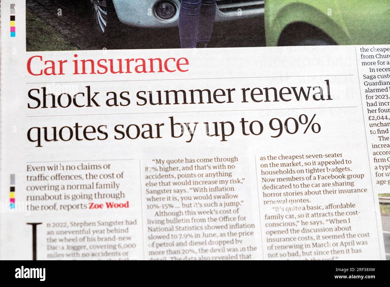„Car Insurance“ Schock, da die Angebote für die Sommerverlängerung um bis zu 90 % steigen“ Schlagzeile der Zeitung Guardian Finanzartikel der britischen Wirtschaft 23. Juli 2023 London UK Stockfoto