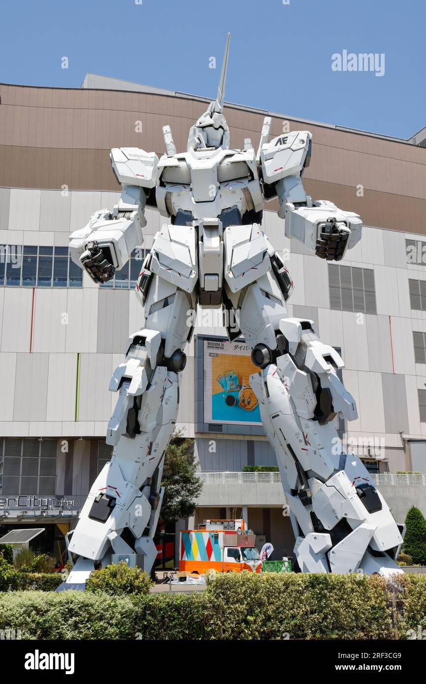 LEBENSGROSSE GUNDAM-STATUE IN ODAIBA TOKYO Stockfoto
