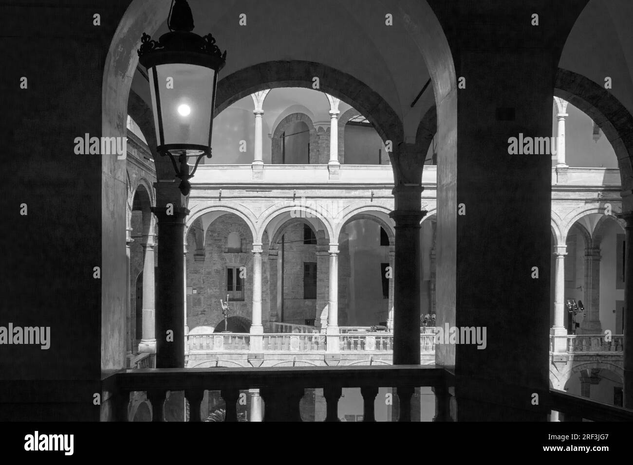 Normannische bögen Schwarzweiß-Stockfotos und -bilder - Alamy