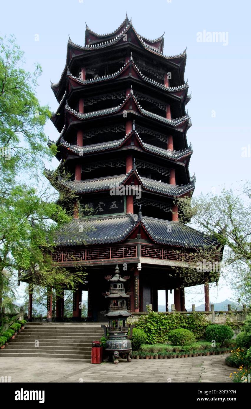 Traditionelles Tempelgebäude in einem historischen Viertel namens „Fengdu County“ in China Stockfoto