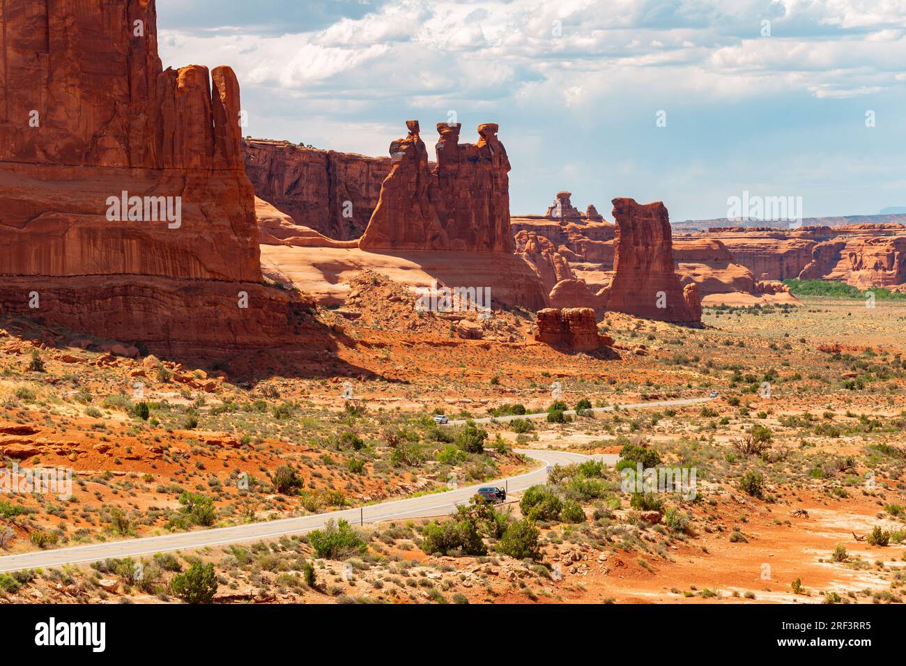 Die Three Gossips Rock Formation und andere Sandstone Buttes im Arches National Park in Utah. Stockfoto