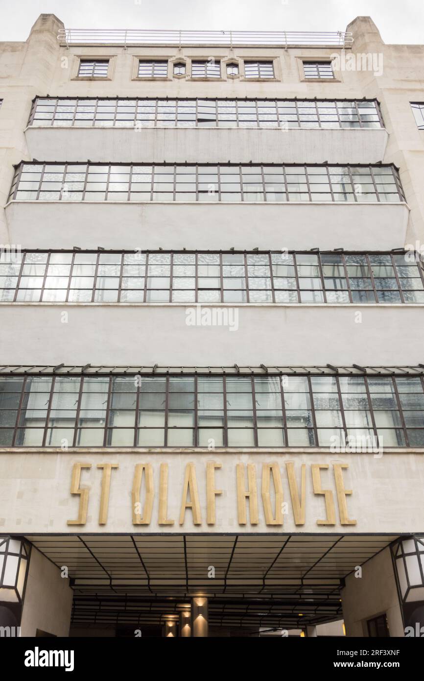 Eingang zu den markanten Art Deco St Olaf House, London Bridge Hospital, Hay's Wharf, Tooley Street, Southwark, London, UK Stockfoto