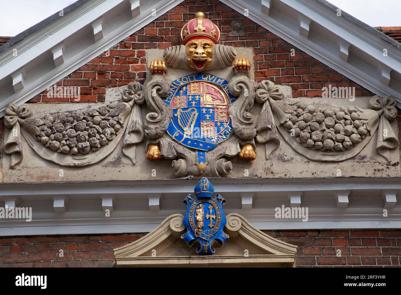 Wappen auf dem Gebäude des Oberhauses, Salisbury Whiltshire Stockfoto